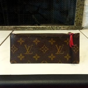 LOUIS VUITTON change purse